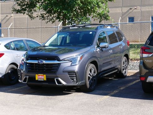 Used 2023 Subaru Ascent Touring AWD/4WD image 3