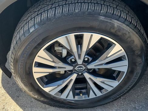 Used 2023 Nissan Rogue SV image 9