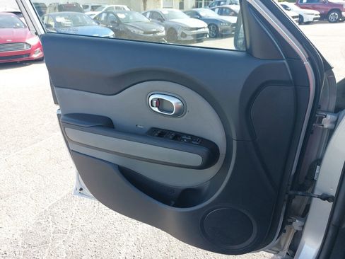 Used 2015 Kia Soul + FWD image 24