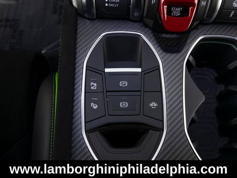 Used 2024 Lamborghini Urus Performante AWD/4WD image 31