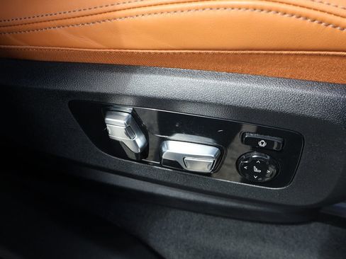 Used 2023 BMW X7 xDrive40i w/ Executive Package image 40