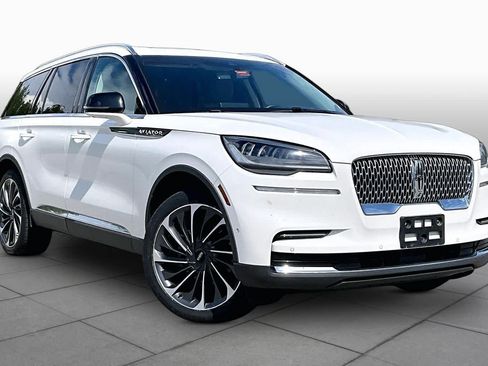 Used 2023 Lincoln Aviator Reserve w/ Equipment Group 201A AWD/4WD image 3