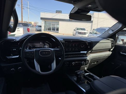 Used 2024 GMC Sierra 1500 SLT image 3