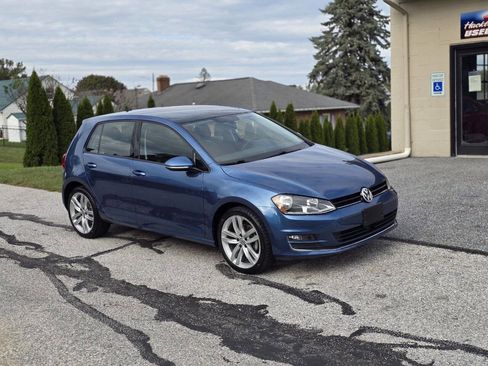 Used 2017 Volkswagen Golf SEL image 2