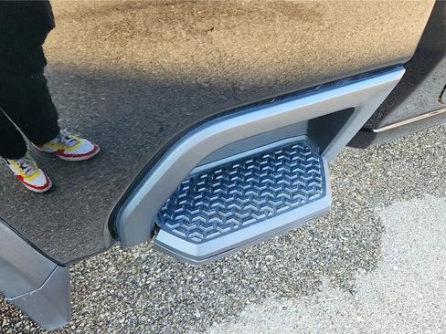 Used 2024 Chevrolet Silverado 2500 Custom w/ Custom Value Package image 17