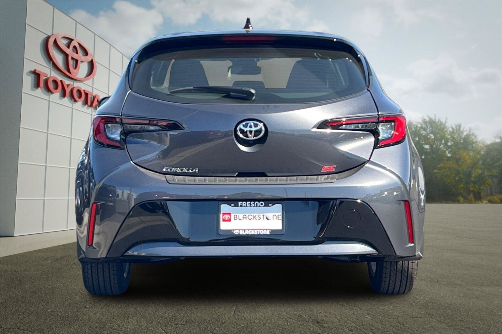Used 2027 Toyota Corolla SE w/ SE Premium Package FWD image 4
