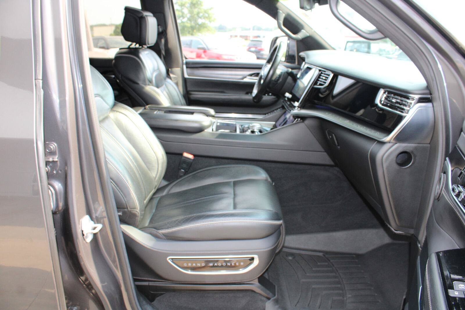 Certified 2022 Jeep Grand Wagoneer Series II AWD/4WD image 25