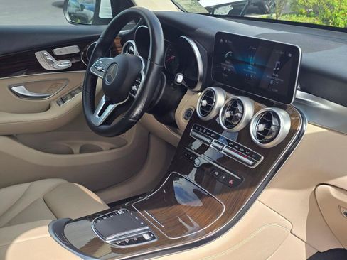 Used 2021 Mercedes-Benz GLC 300 4MATIC image 28