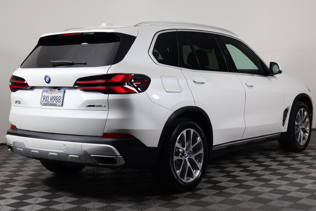 Used 2026 BMW X5 xDrive50e w/ Executive Package AWD/4WD image 4