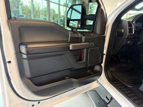 Used 2016 Ford F150 Lariat w/ Equipment Group 502A Luxury AWD/4WD image 15