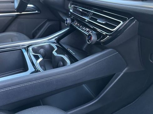 Used 2025 Chevrolet Traverse LT image 12