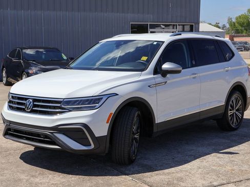 Used 2024 Volkswagen Tiguan SE image 24