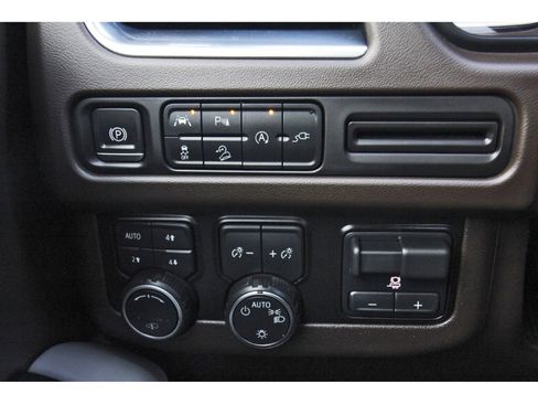 Used 2021 Chevrolet Suburban Z71 w/ Z71 Off-Road Package image 24