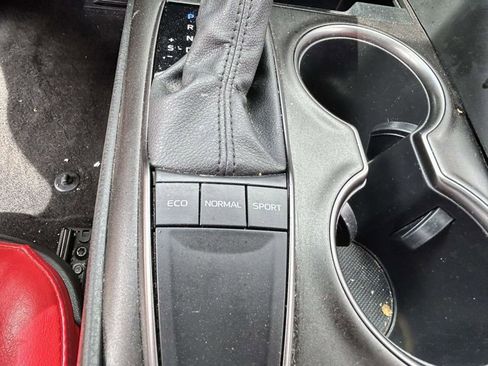 Used 2022 Toyota Camry SE w/ Audio Upgrade Package FWD image 18
