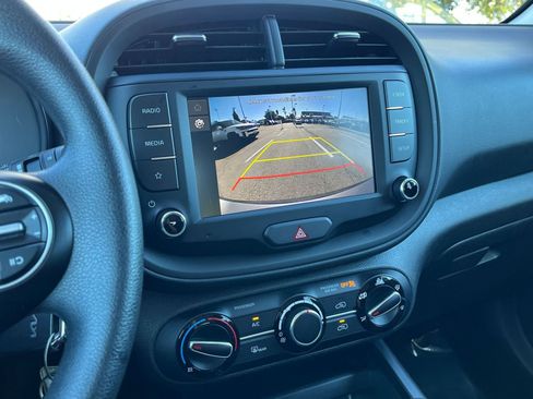 Used 2025 Kia Soul LX w/ LX Technology Package image 17