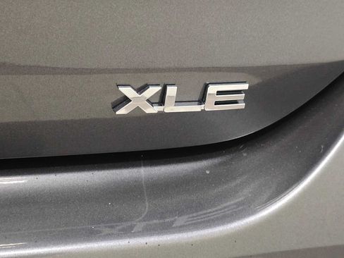 Used 2023 Toyota Highlander XLE AWD/4WD image 7