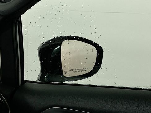 Certified 2025 Chrysler Pacifica Select image 27