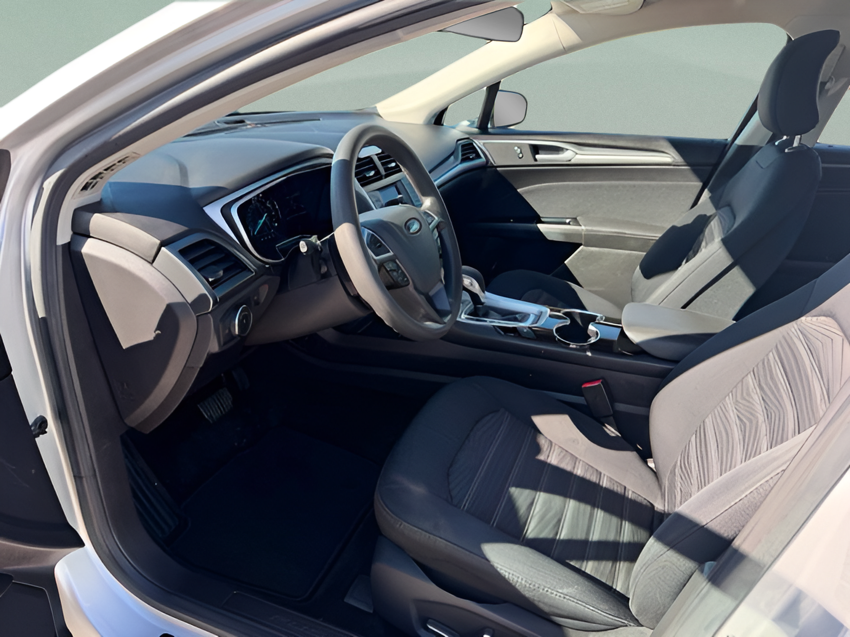 Used 2016 Ford Fusion SE FWD image 9