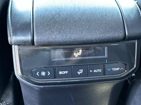 Used 2022 Toyota Highlander LE FWD image 18