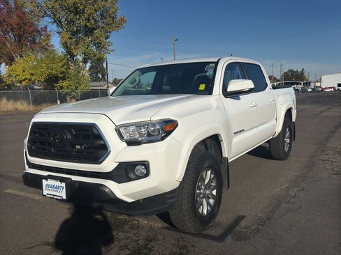 Used 2018 Toyota Tacoma SR5 image 4