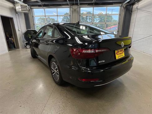 Used 2020 Volkswagen Jetta SE FWD image 3