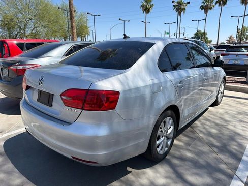 Used 2013 Volkswagen Jetta SE FWD image 3