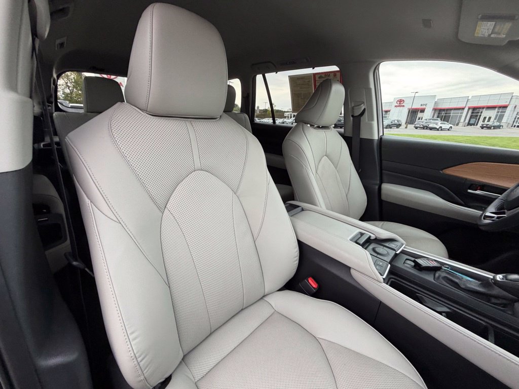 Used 2024 Toyota Grand Highlander AWD Hybrid image 38