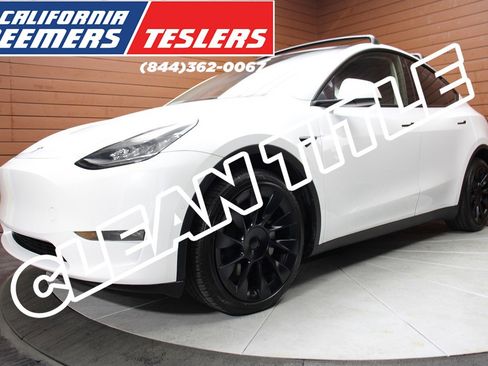 Used 2022 Tesla Model Y Long Range image 1
