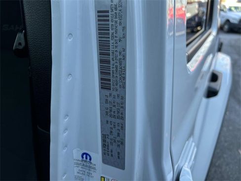 Used 2018 Jeep Wrangler Unlimited Sahara image 32