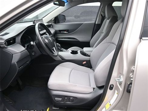 Used 2024 Toyota Venza LE image 21