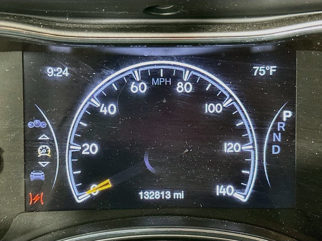 Used 2019 Jeep Grand Cherokee Laredo w/ Security & Convenience Group AWD/4WD image 17