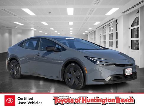 Certified 2025 Toyota Prius LE AWD/4WD image 1