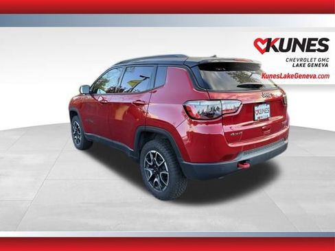 Used 2025 Jeep Compass Trailhawk image 10