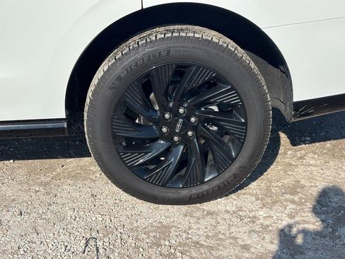New 2025 Lincoln Navigator Reserve w/ Jet Appearance Package image 9
