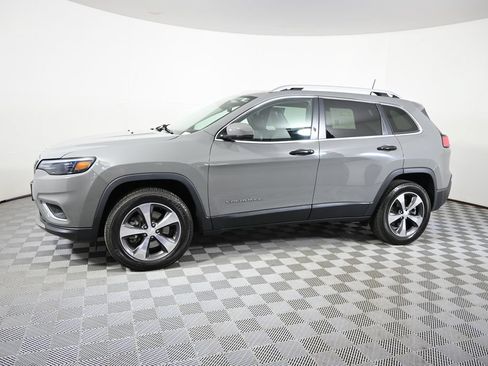 Used 2019 Jeep Cherokee Limited w/ Trailer Tow Group AWD/4WD image 2