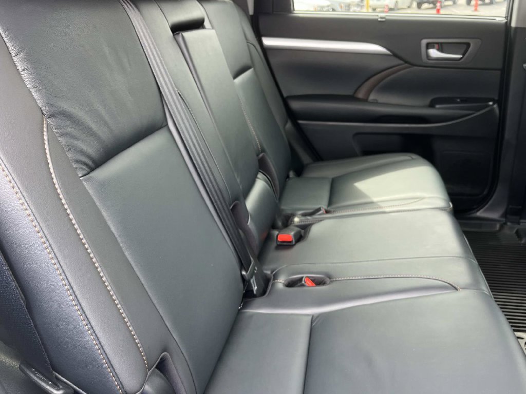 Used 2019 Toyota Highlander XLE FWD image 27