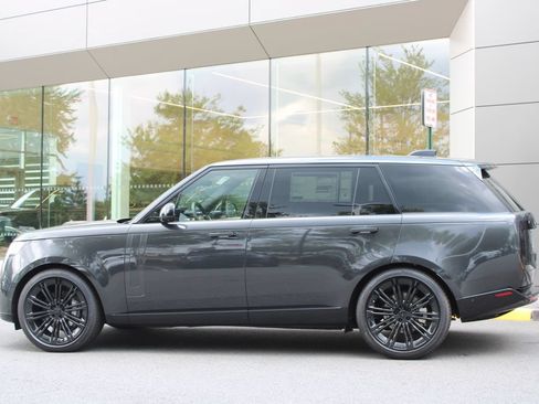 New 2026 Land Rover Range Rover Long Wheelbase SE AWD/4WD image 7