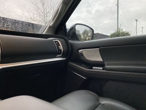 Used 2025 Ford Expedition Active image 18