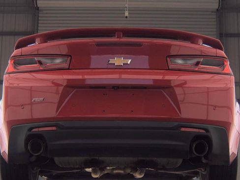 Used 2018 Chevrolet Camaro LT RWD image 7
