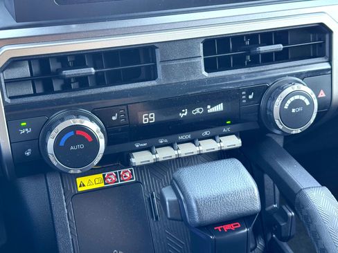 Used 2025 Toyota 4Runner TRD Off-Road image 32