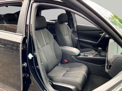 Used 2025 Honda Accord Sport image 9