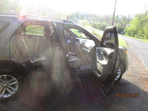 Used 2012 Ford Explorer XLT w/ Class III Trailer Tow Pkg AWD/4WD image 12
