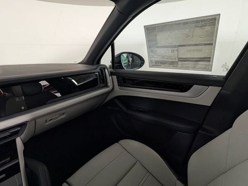 New 2026 Porsche Cayenne AWD/4WD image 23