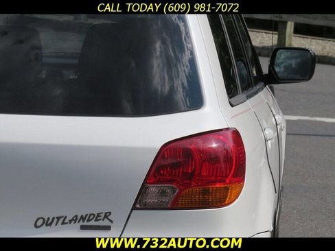 Used 2004 Mitsubishi Outlander LS image 24