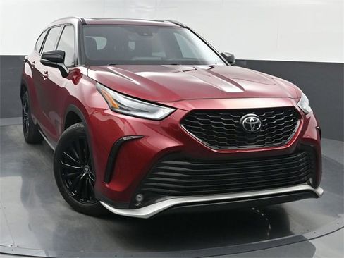 Used 2023 Toyota Highlander XSE image 1