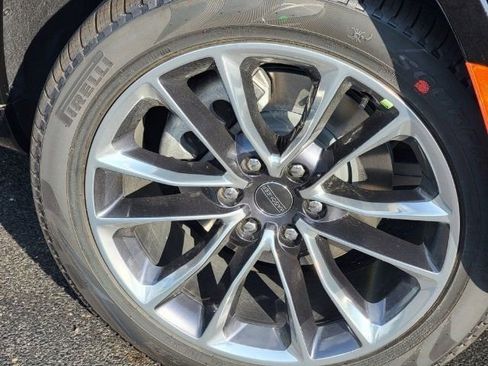 Used 2023 Jeep Wagoneer Series II w/ Premium Group I AWD/4WD image 18