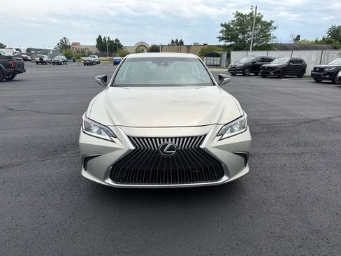 Used 2019 Lexus ES 350 w/ Premium Package FWD image 2