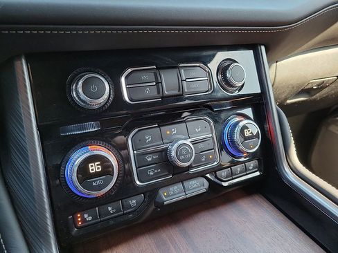 Used 2024 GMC Yukon Denali Ultimate image 14