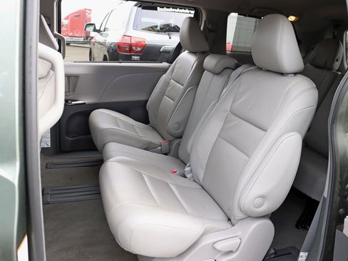 Used 2018 Toyota Sienna XLE w/ XLE Navigation Package image 28