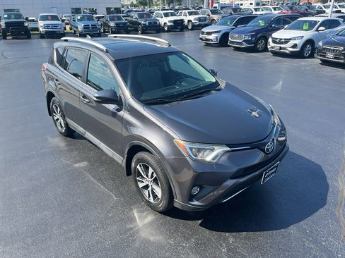 Used 2016 Toyota RAV4 XLE AWD/4WD image 5